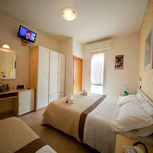 3* Отель Petrarca
